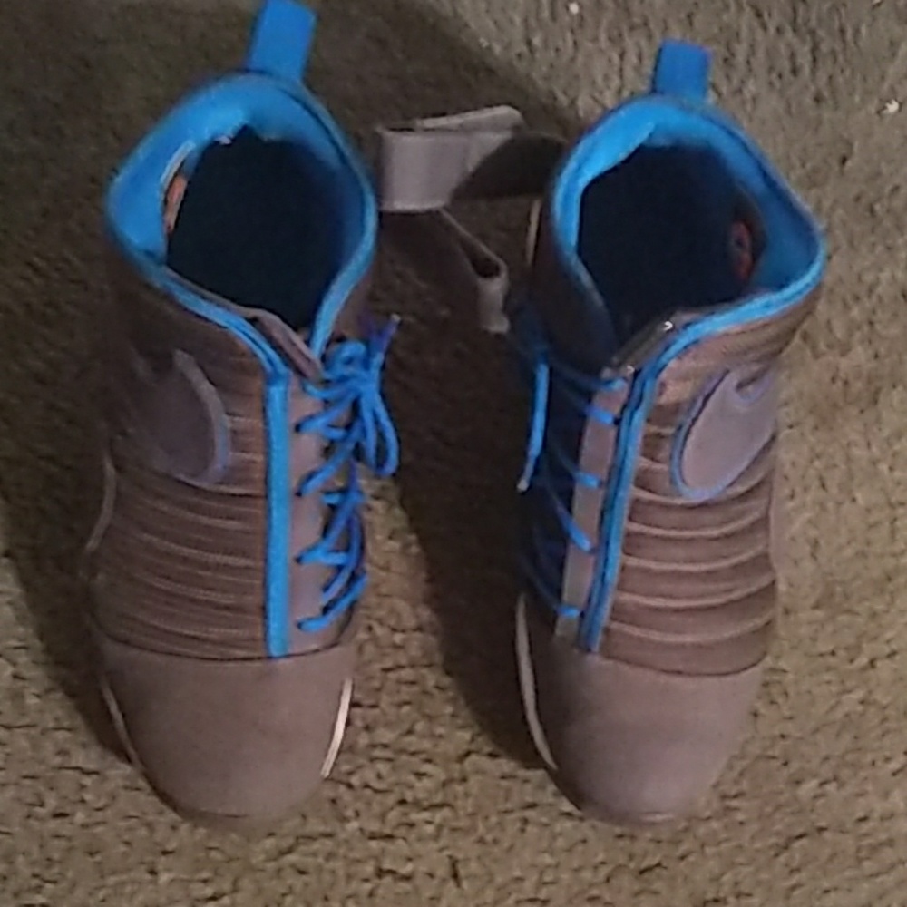 COPY - Use sneakers